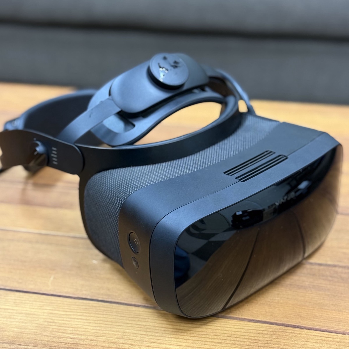 視線計測機能付きHMD